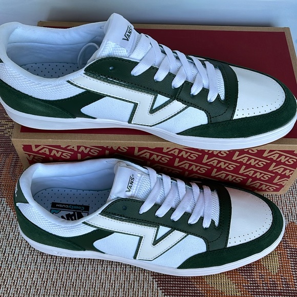 Vans Men’s Lowland Cc
New Varsity Green/White
VN0A7TNLY9H
Sneakers - Picture 2 of 16